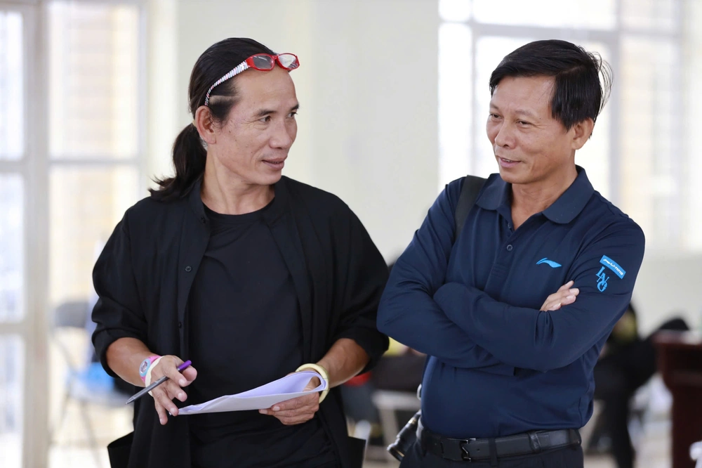 Đồng bào Dao đỏ tại Sapa: Không nghĩ văn hóa của mình lại đẹp đến thế trên sân khấu &quot;Thiêng&quot;! - Ảnh 3.