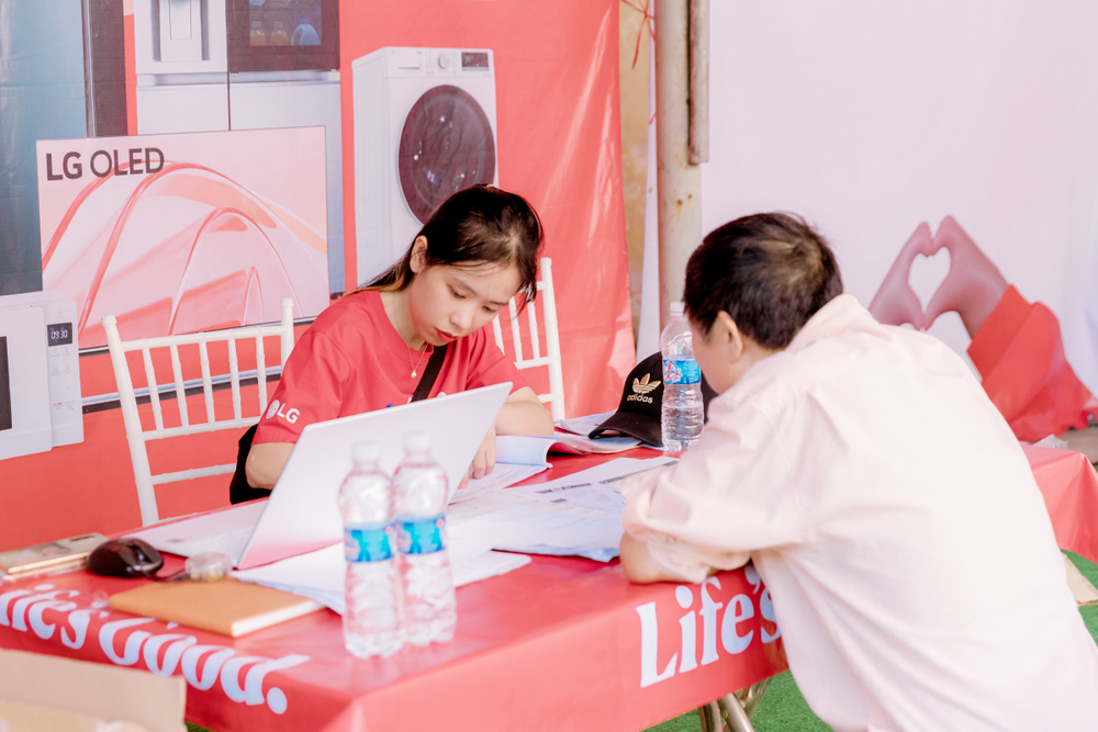 LG mở rộng chương trình kiểm tra, sửa chữa thiết bị đến 11 tỉnh, thành miền Trung - Ảnh 5. LG mở rộng chương trình kiểm tra, sửa chữa thiết bị đến 11 tỉnh, thành miền Trung - Ảnh 5.