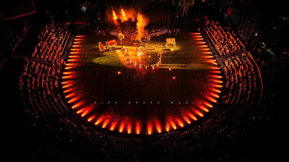 Đồng bào Dao đỏ tại Sapa: Không nghĩ văn hóa của mình lại đẹp đến thế trên sân khấu &quot;Thiêng&quot;! - Ảnh 2.