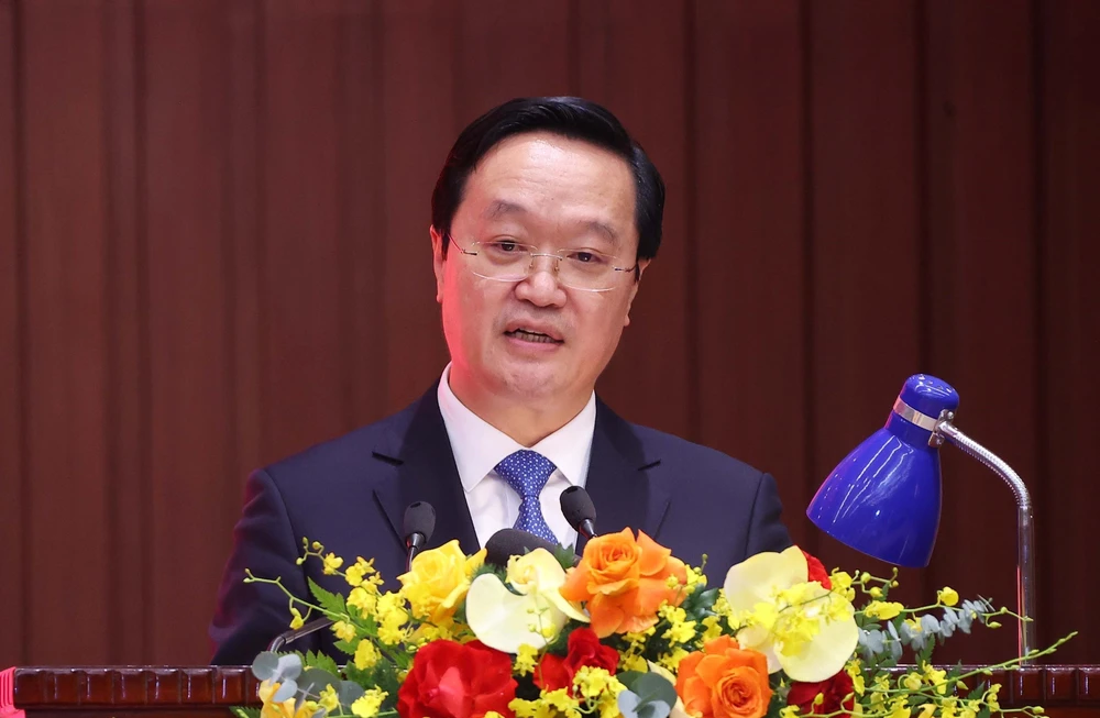 Ông Nguyễn Đức Trung được bầu giữ chức Chủ tịch UBND thành phố Hà Nội - Ảnh 1. Ông Nguyễn Đức Trung được bầu giữ chức Chủ tịch UBND thành phố Hà Nội - Ảnh 1.