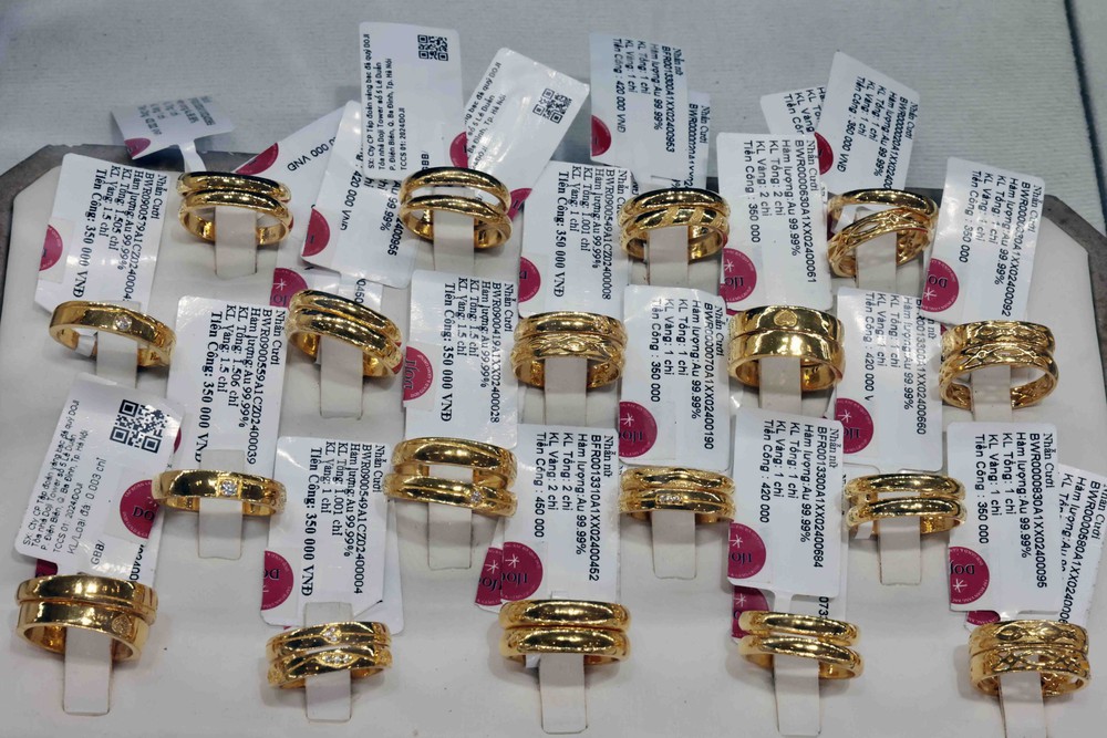 Giá vàng miếng chiều 13/11 niêm yết mức 154 triệu đồng/lượng - Ảnh 1.