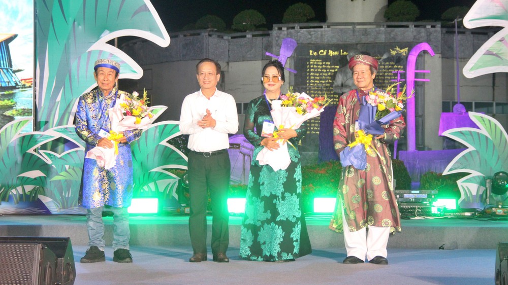 Tôn vinh, phát huy giá trị của di sản Đờn ca tài tử Nam Bộ - Ảnh 2. Tôn vinh, phát huy giá trị của di sản Đờn ca tài tử Nam Bộ - Ảnh 2.