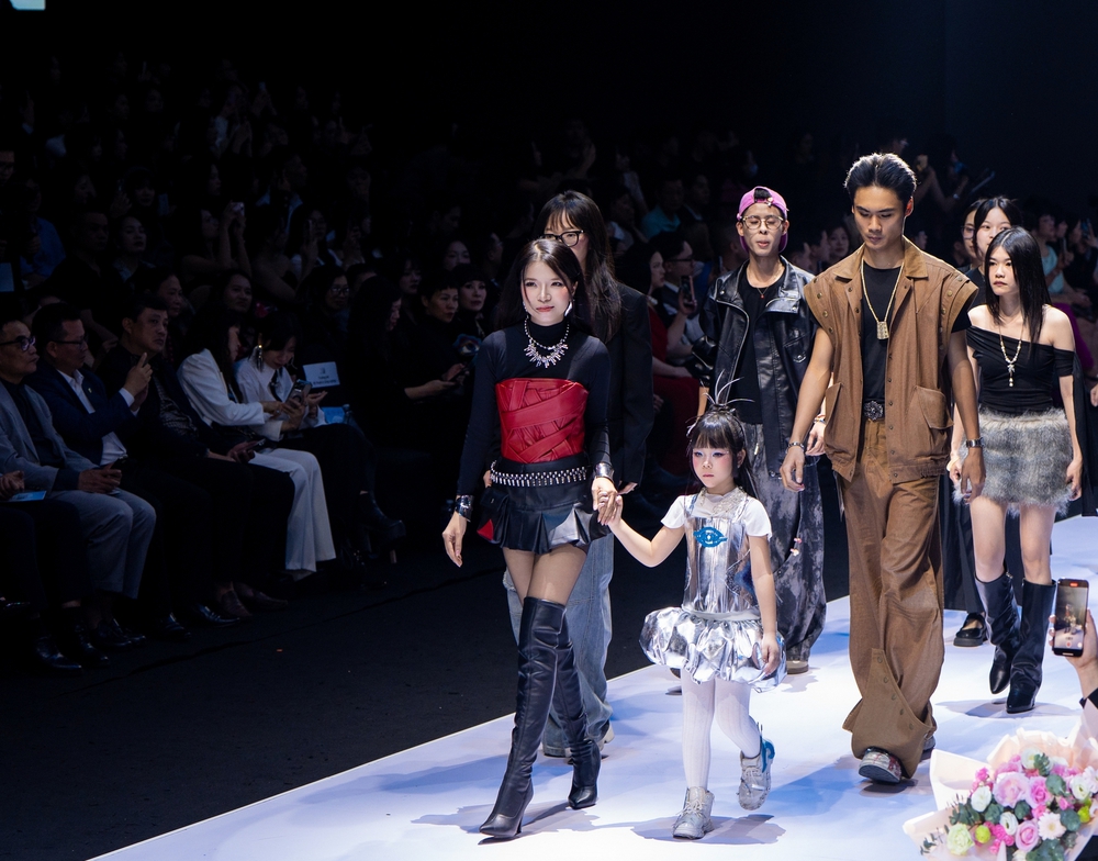 NTK Phạm Trần Thu Hằng - Mad Lab trình làng BST “Mad Room: Infinity” lấy cảm hứng từ văn hoá Đông Sơn - Ảnh 1.