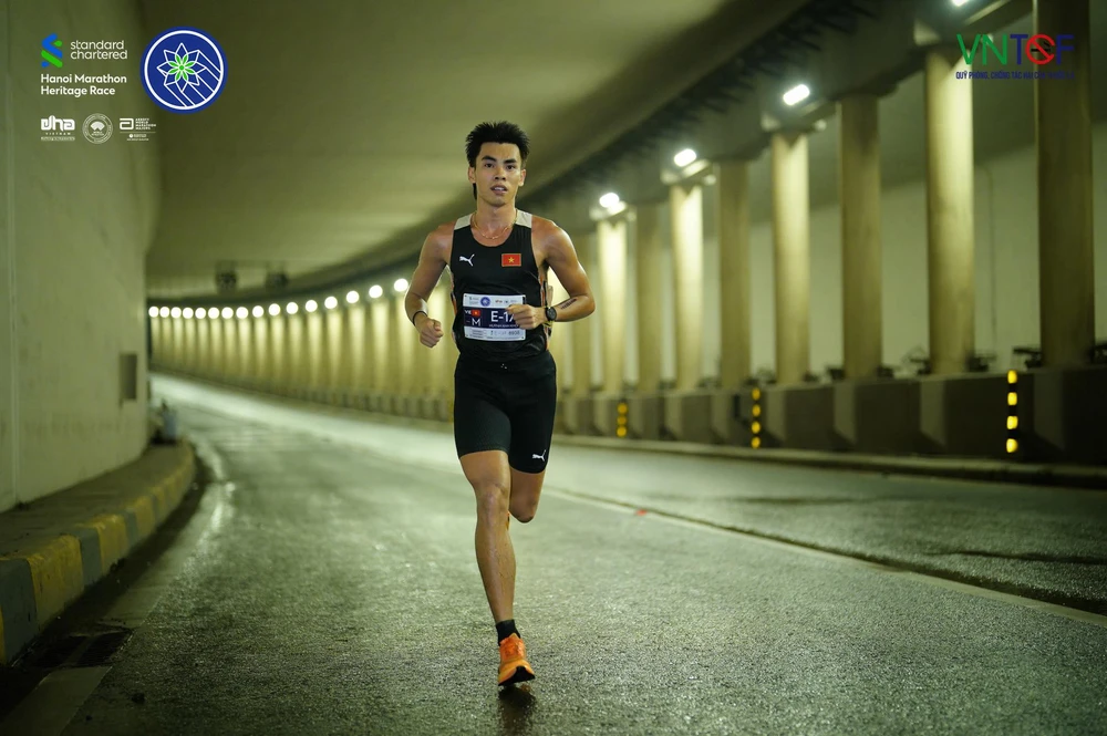 Huỳnh Anh Khôi cho rằng bí quyết giúp anh liên tục có kỷ lục cá nhân mới về chạy marathon là nhờ không theo đuổi thành tích mà hướng đến sự tiến bộ