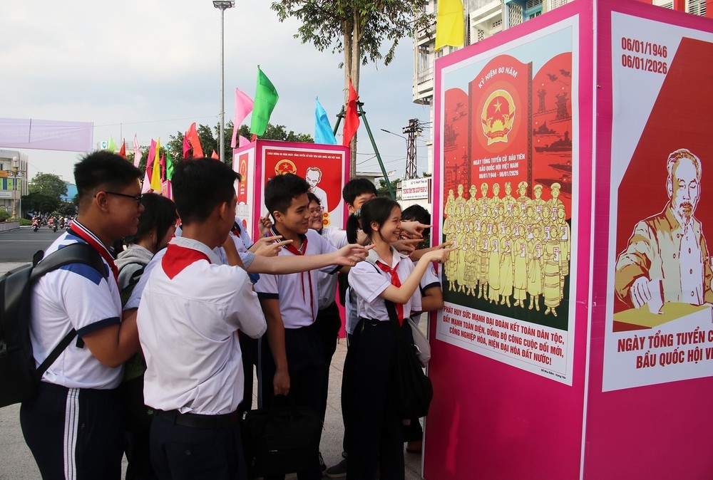 Tôn vinh chặng đường 80 năm vẻ vang của Quốc hội Việt Nam - Ảnh 3. Tôn vinh chặng đường 80 năm vẻ vang của Quốc hội Việt Nam - Ảnh 3.