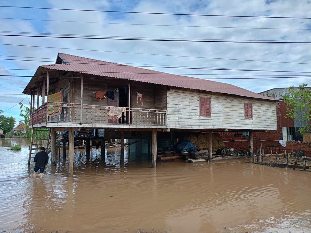 Trưởng ban Chỉ đạo Phòng thủ dân sự Quốc gia chỉ đạo ứng phó với mưa lũ khu vực miền Trung - Ảnh 2.