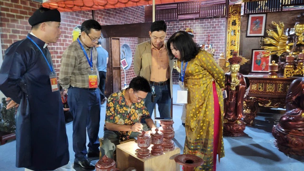 Hà Nội khai mạc Festival bảo tồn và phát triển Làng nghề Quốc tế 2025 - Ảnh 4. Hà Nội khai mạc Festival bảo tồn và phát triển Làng nghề Quốc tế 2025 - Ảnh 4.