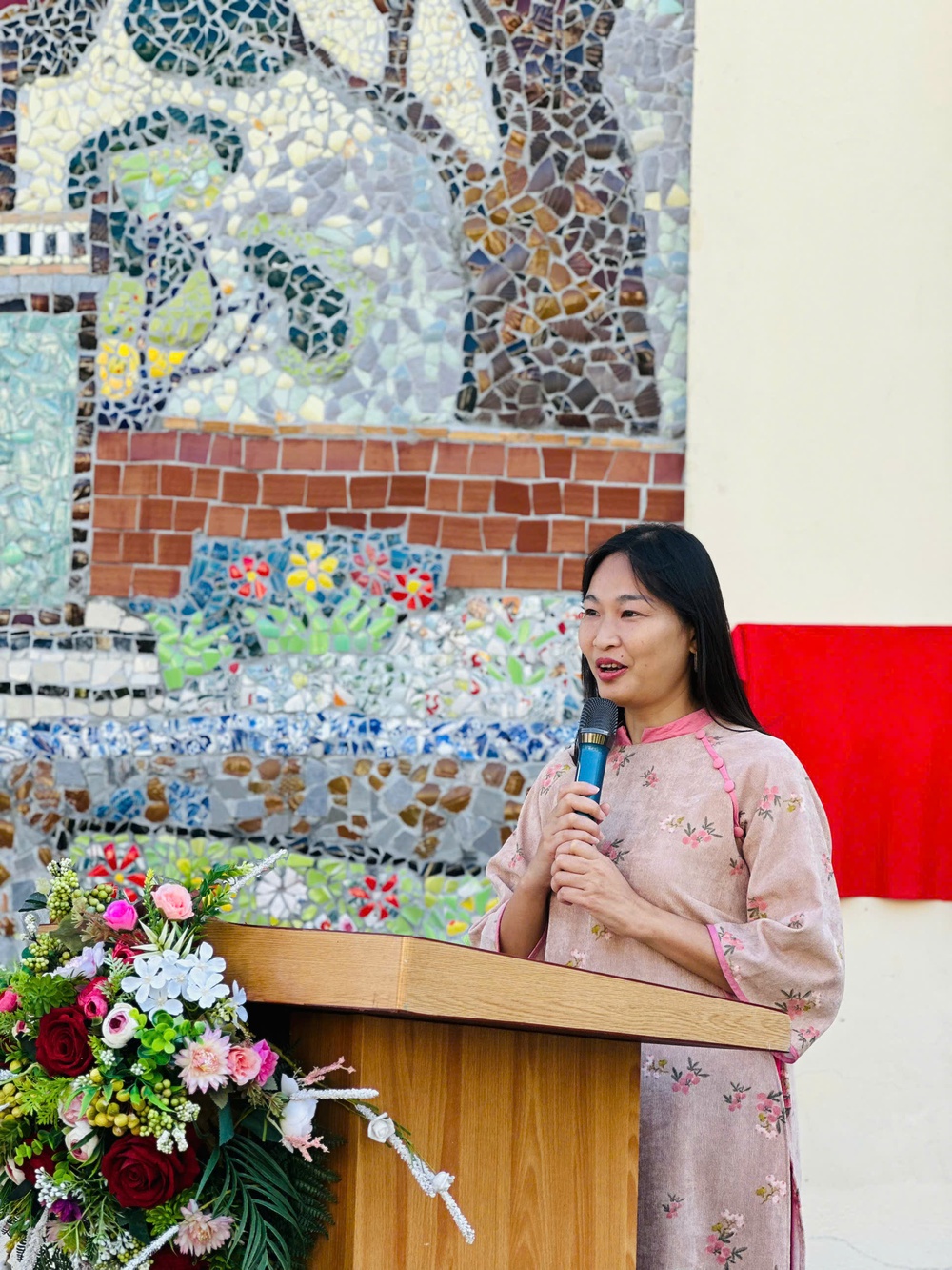 Tranh Văn Miếu từ vật liệu tái chế: Nghệ thuật tái sinh bước vào sân trường Liên Mạc - Ảnh 2.