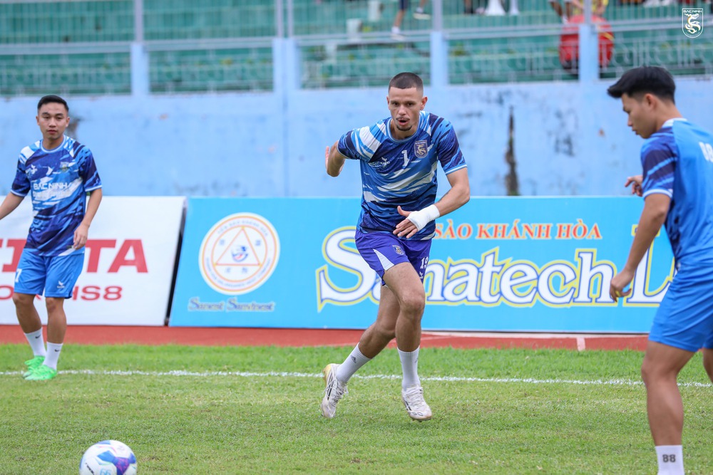 Tin nóng bóng đá Việt hôm nay 16/11: U22 Việt Nam vẫn còn cơ hội vô địch Panda Cup; Trung vệ SLNA lỡ hẹn World Cup 2026 - Ảnh 2. Tin nóng bóng đá Việt hôm nay 16/11: U22 Việt Nam vẫn còn cơ hội vô địch Panda Cup; Trung vệ SLNA lỡ hẹn World Cup 2026 - Ảnh 2.