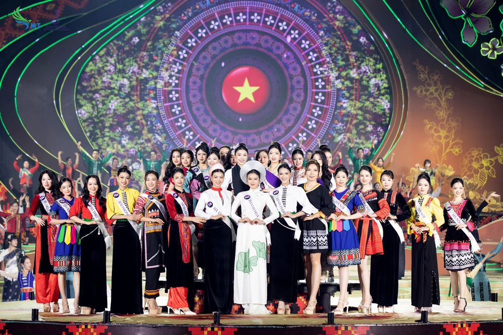 Người đẹp Hà Nội sinh năm 2005 đăng quang Hoa hậu Du lịch Dân tộc Việt Nam 2025 - Ảnh 7. Người đẹp Hà Nội sinh năm 2005 đăng quang Hoa hậu Du lịch Dân tộc Việt Nam 2025 - Ảnh 7.