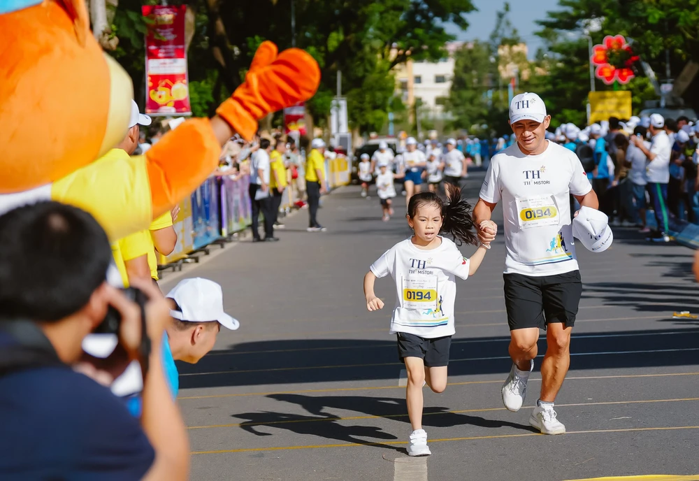 Hơn 10.000 người tham dự S-Race Cần Thơ 2025 - Ảnh 2. Hơn 10.000 người tham dự S-Race Cần Thơ 2025 - Ảnh 2.