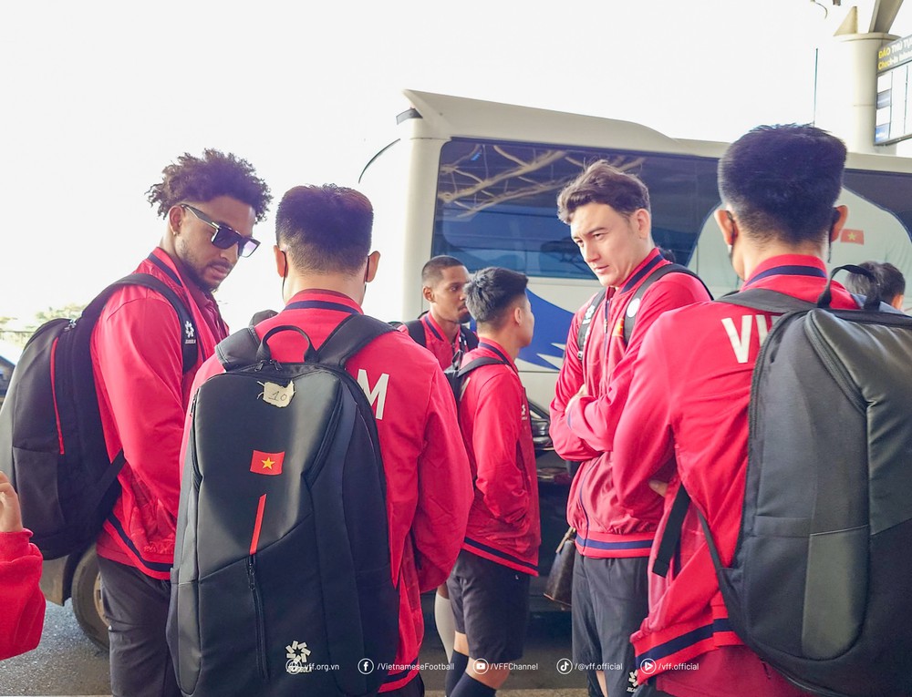 Đội tuyển Việt Nam di chuyển sớm, giữ thể lực cho trận đấu với Lào - Ảnh 1.