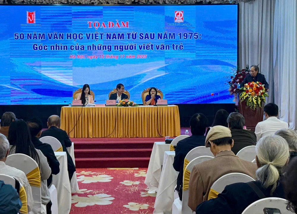 Người viết trẻ “cất tiếng” về diện mạo nửa thế kỷ của văn học Việt Nam - Ảnh 1. Người viết trẻ “cất tiếng” về diện mạo nửa thế kỷ của văn học Việt Nam - Ảnh 1.