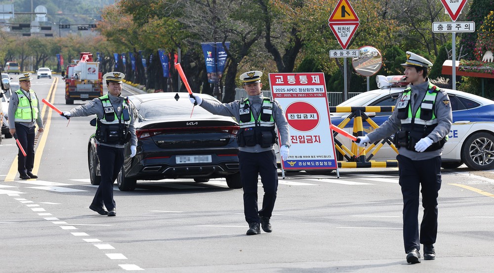 Cảnh sát Hàn Quốc tiết lộ nguyên nhân vụ “xe điên” đâm hàng loạt người tại Bucheon - Ảnh 1. Cảnh sát Hàn Quốc tiết lộ nguyên nhân vụ “xe điên” đâm hàng loạt người tại Bucheon - Ảnh 1.