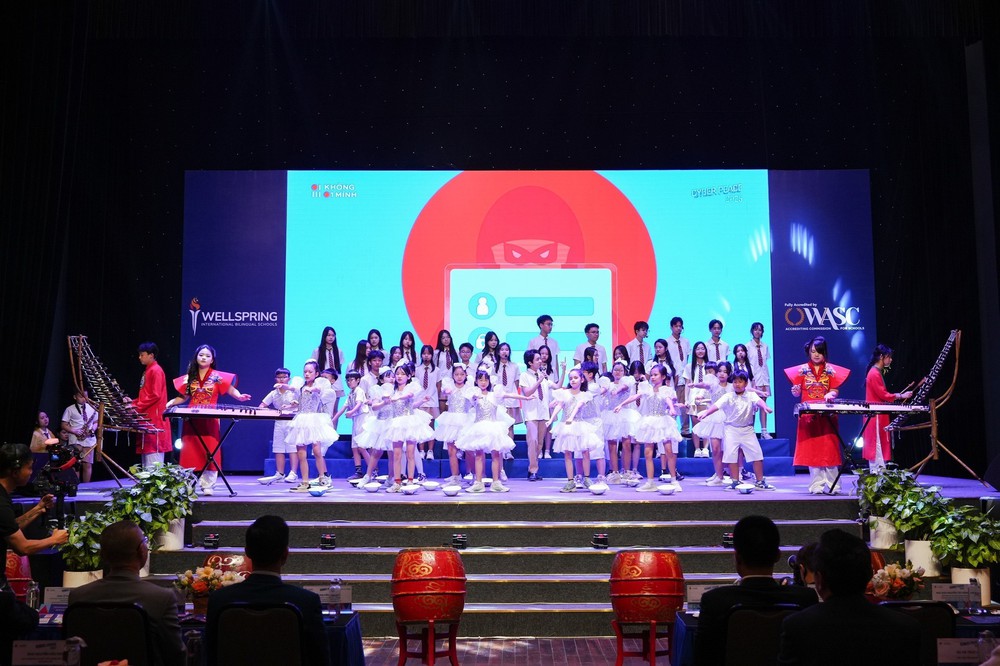 3 lớp “lá chắn” để bảo vệ trẻ em trên không gian mạng - Ảnh 3. 3 lớp “lá chắn” để bảo vệ trẻ em trên không gian mạng - Ảnh 3.