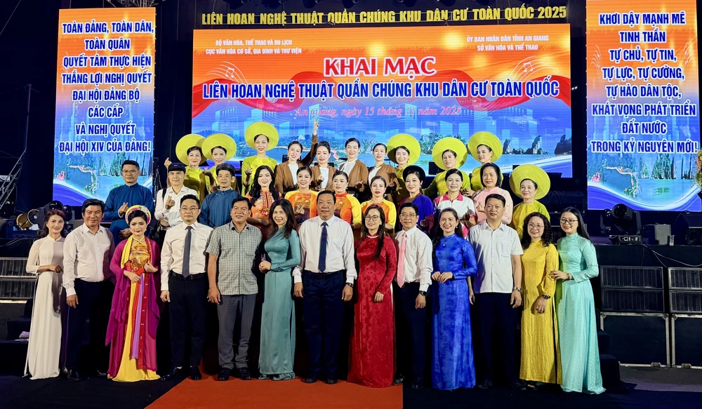 Khai mạc Liên hoan Nghệ thuật quần chúng khu dân cư toàn quốc 2025 - Ảnh 5. Khai mạc Liên hoan Nghệ thuật quần chúng khu dân cư toàn quốc 2025 - Ảnh 5.