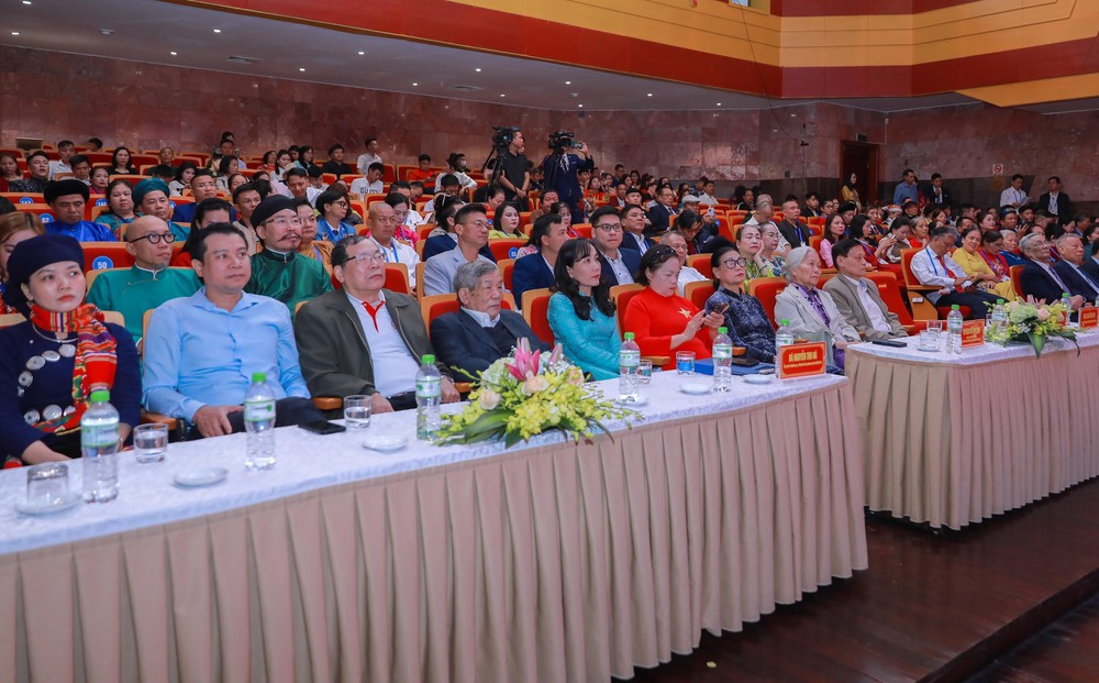 Lễ kỷ niệm 20 năm ngày Di sản văn hoá Việt Nam - Ảnh 9. Lễ kỷ niệm 20 năm ngày Di sản văn hoá Việt Nam - Ảnh 9.