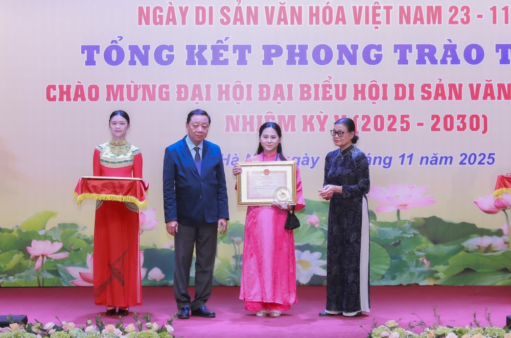 Lễ kỷ niệm 20 năm ngày Di sản văn hoá Việt Nam - Ảnh 6. Lễ kỷ niệm 20 năm ngày Di sản văn hoá Việt Nam - Ảnh 6.