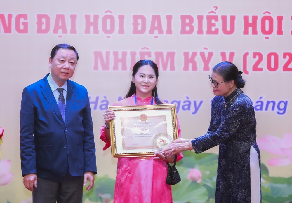 Lễ kỷ niệm 20 năm ngày Di sản văn hoá Việt Nam - Ảnh 5. Lễ kỷ niệm 20 năm ngày Di sản văn hoá Việt Nam - Ảnh 5.