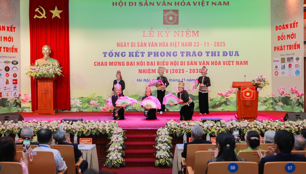 Lễ kỷ niệm 20 năm ngày Di sản văn hoá Việt Nam - Ảnh 10. Lễ kỷ niệm 20 năm ngày Di sản văn hoá Việt Nam - Ảnh 10.