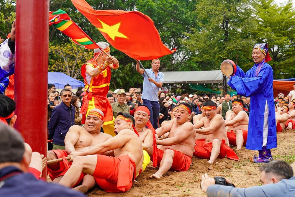 10 năm Nghi lễ và trò chơi Kéo co được UNESCO vinh danh: một thập kỷ bảo tồn và phát huy giá trị - Ảnh 1. 10 năm Nghi lễ và trò chơi Kéo co được UNESCO vinh danh: một thập kỷ bảo tồn và phát huy giá trị - Ảnh 1.