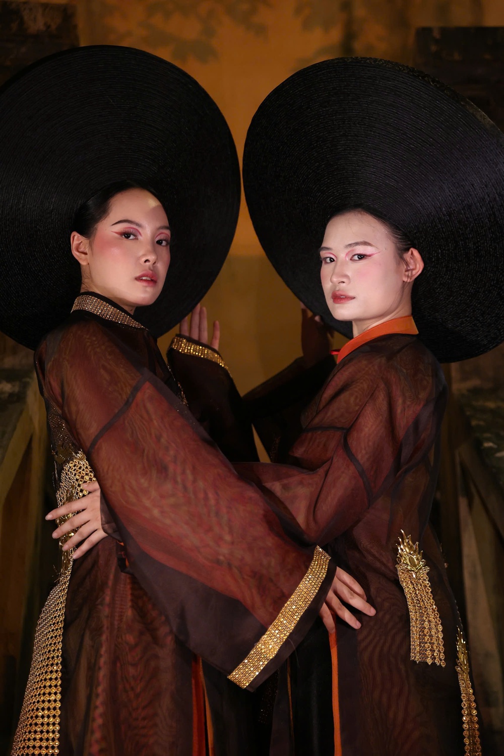 NTK David Minh Đức tôn vinh di sản áo dài Việt Nam - Ảnh 8. NTK David Minh Đức tôn vinh di sản áo dài Việt Nam - Ảnh 8.