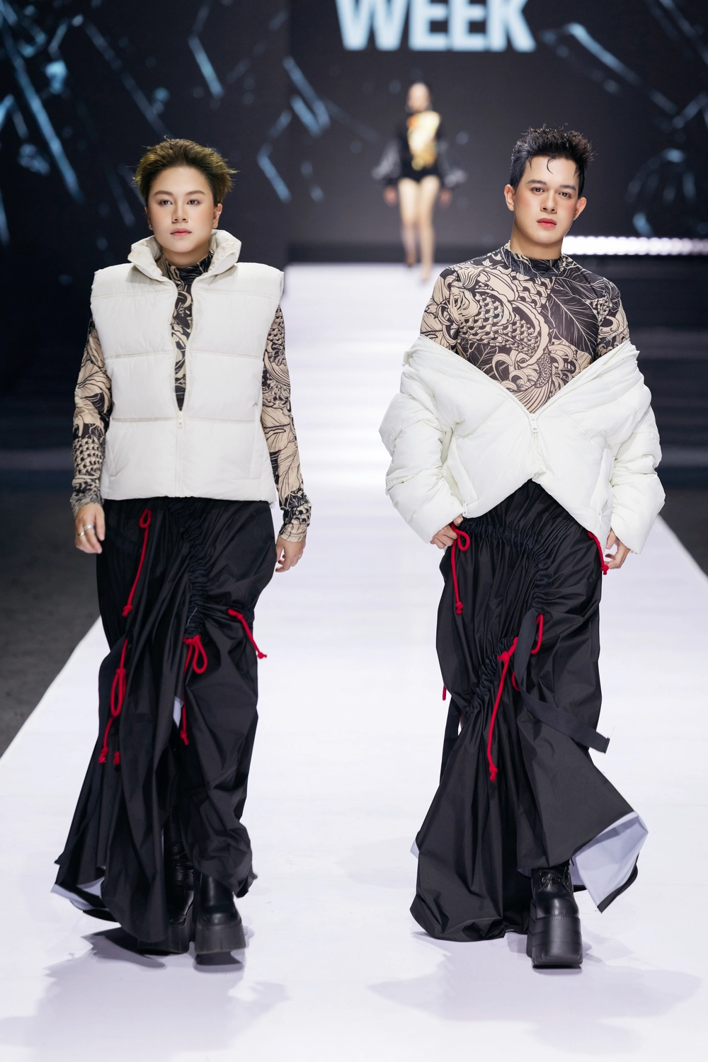 "Cuộc chơi" thời trang kết hợp truyền thống và hội hoạ của NTK Cao Minh Tiến - Ảnh 5. "Cuộc chơi" thời trang kết hợp truyền thống và hội hoạ của NTK Cao Minh Tiến - Ảnh 5.