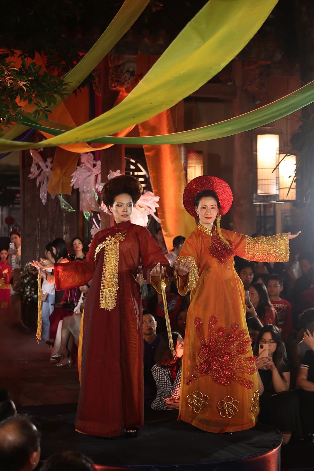 NTK David Minh Đức tôn vinh di sản áo dài Việt Nam - Ảnh 10. NTK David Minh Đức tôn vinh di sản áo dài Việt Nam - Ảnh 10.