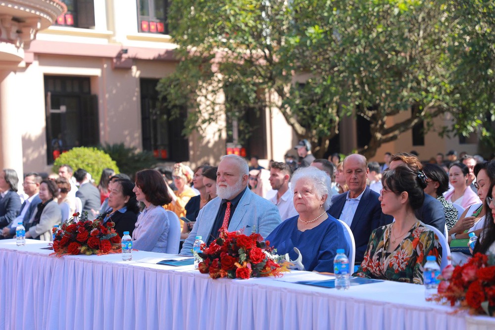 Tranh của "trăm năm" và chuyện mở đường cho nền mỹ thuật hiện đại - Ảnh 1. Tranh của "trăm năm" và chuyện mở đường cho nền mỹ thuật hiện đại - Ảnh 1.