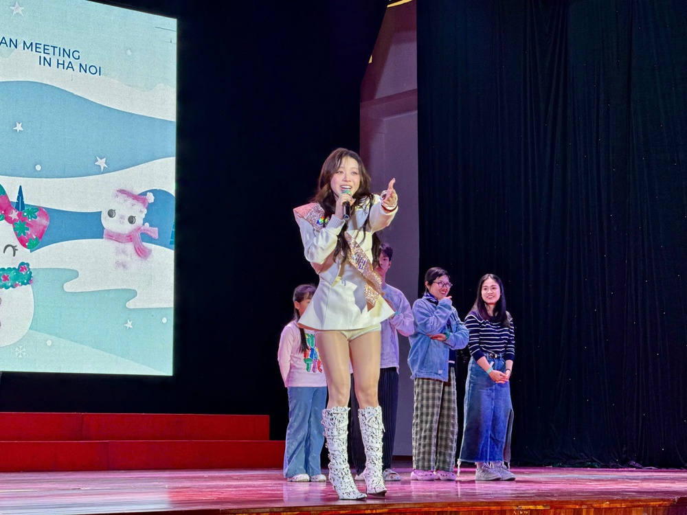 Buổi Fan Meeting của "Em Xinh" Han Sara tại Hà Nội - Ảnh 5. Buổi Fan Meeting của "Em Xinh" Han Sara tại Hà Nội - Ảnh 5.