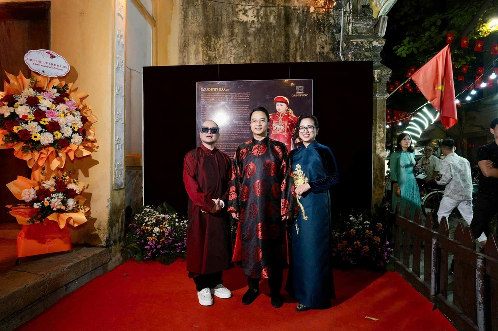 NTK David Minh Đức tôn vinh di sản áo dài Việt Nam - Ảnh 3. NTK David Minh Đức tôn vinh di sản áo dài Việt Nam - Ảnh 3.