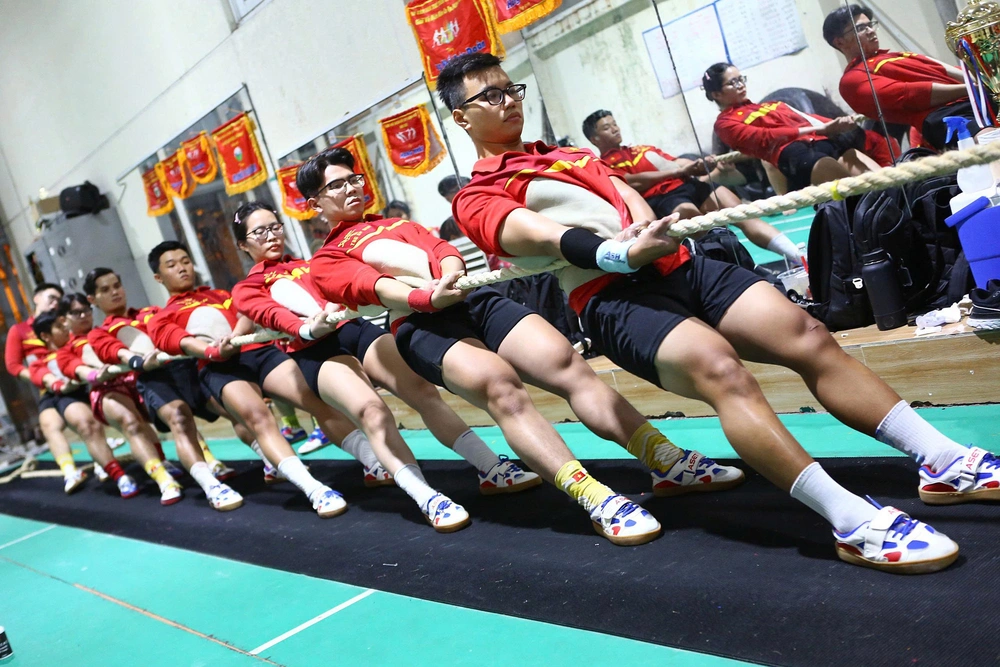 Đội tuyển kéo co Việt Nam đang tập luyện chuẩn bị cho kỳ SEA Games 33 Đội tuyển kéo co Việt Nam đang tập luyện chuẩn bị cho kỳ SEA Games 33