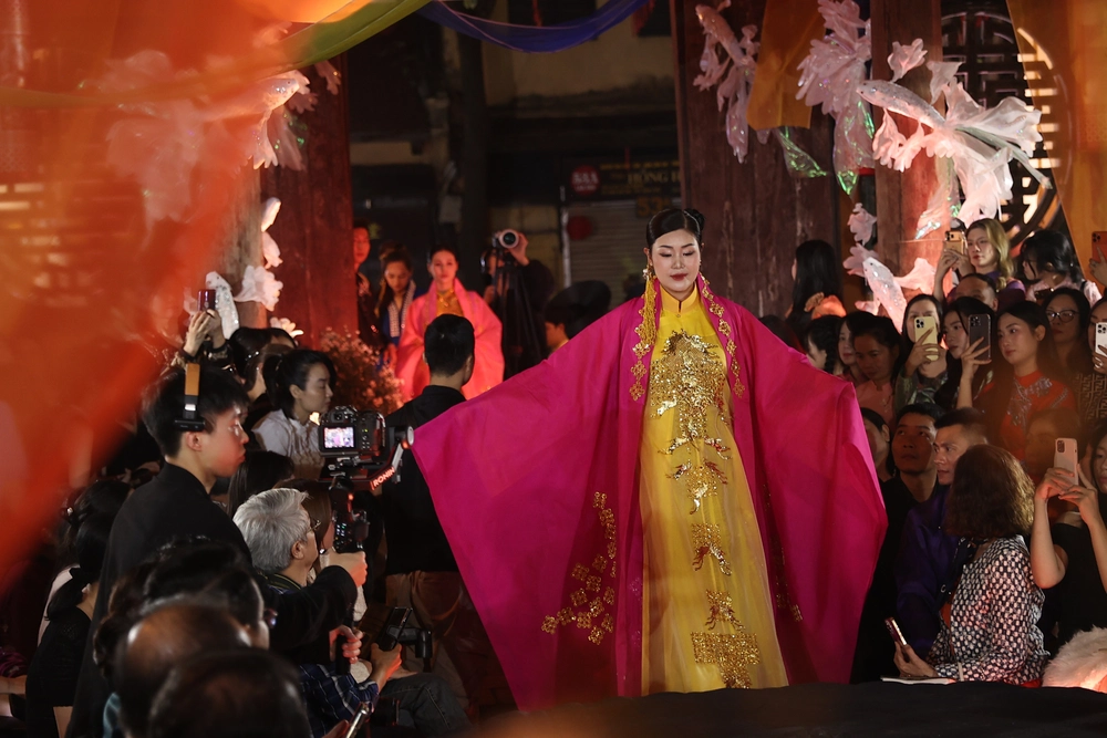 NTK David Minh Đức tôn vinh di sản áo dài Việt Nam - Ảnh 6. NTK David Minh Đức tôn vinh di sản áo dài Việt Nam - Ảnh 6.