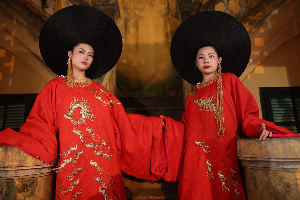 NTK David Minh Đức tôn vinh di sản áo dài Việt Nam - Ảnh 3. NTK David Minh Đức tôn vinh di sản áo dài Việt Nam - Ảnh 3.