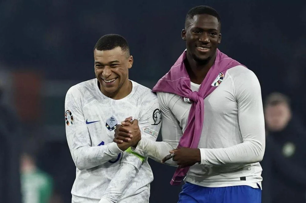 Tin nóng thể thao tối 16/11: Ngôi sao số 1 bóng chuyền Việt Nam được báo quốc tế khen ngợi khi đánh bại đội trưởng Thái Lan - Ảnh 2. Tin nóng thể thao tối 16/11: Ngôi sao số 1 bóng chuyền Việt Nam được báo quốc tế khen ngợi khi đánh bại đội trưởng Thái Lan - Ảnh 2.