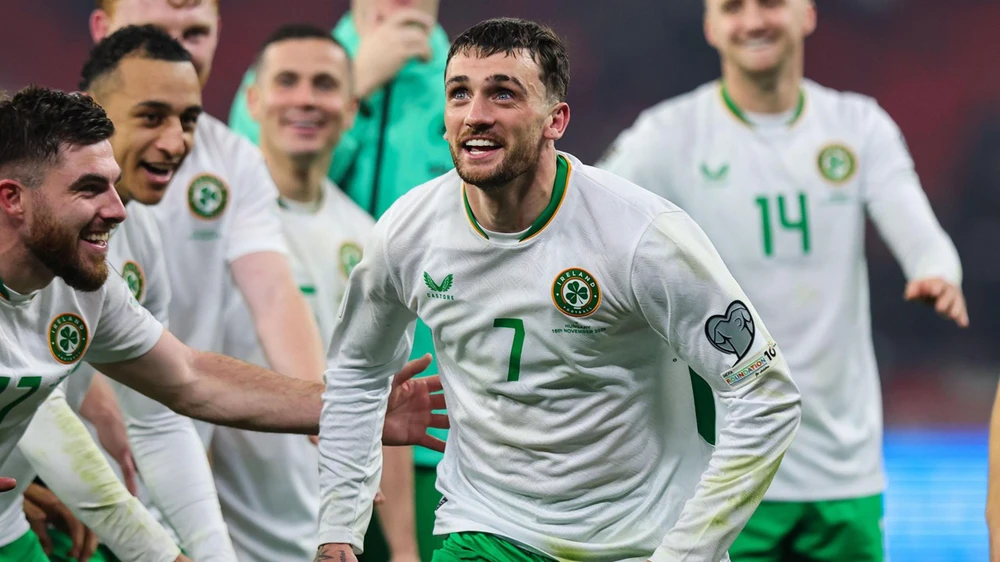Cựu tiền đạo Ngoại hạng Anh lập hat-trick, Ireland giành vé play-off World Cup - Ảnh 2. Cựu tiền đạo Ngoại hạng Anh lập hat-trick, Ireland giành vé play-off World Cup - Ảnh 2.