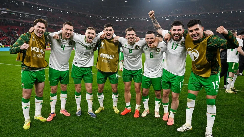 Cựu tiền đạo Ngoại hạng Anh lập hat-trick, Ireland giành vé play-off World Cup - Ảnh 3. Cựu tiền đạo Ngoại hạng Anh lập hat-trick, Ireland giành vé play-off World Cup - Ảnh 3.