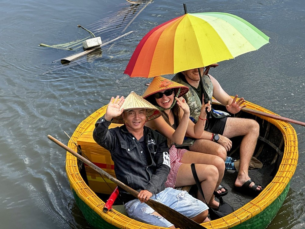 Du lịch Việt Nam bứt phá "mùa vàng"cuối năm - Ảnh 2. Du lịch Việt Nam bứt phá "mùa vàng"cuối năm - Ảnh 2.