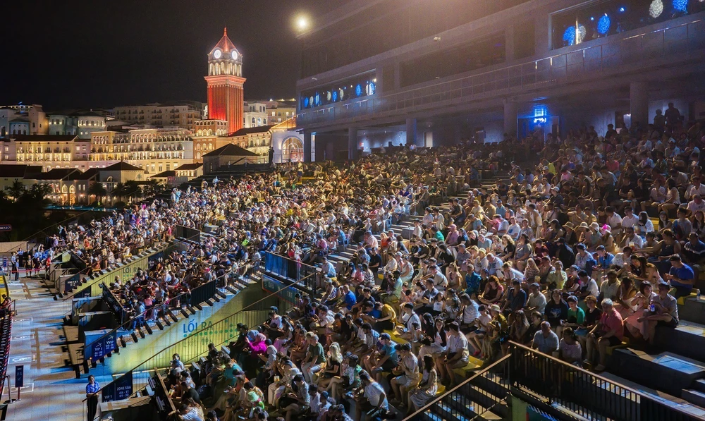 An Giang: Ngành du lịch vượt kế hoạch năm 2025 - Ảnh 3. An Giang: Ngành du lịch vượt kế hoạch năm 2025 - Ảnh 3.