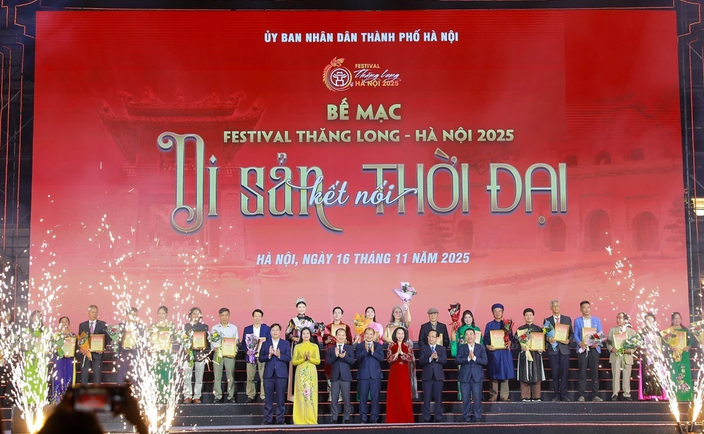 Bế mạc Festival Thăng Long - Hà Nội 2025 - Ảnh 1. Bế mạc Festival Thăng Long - Hà Nội 2025 - Ảnh 1.