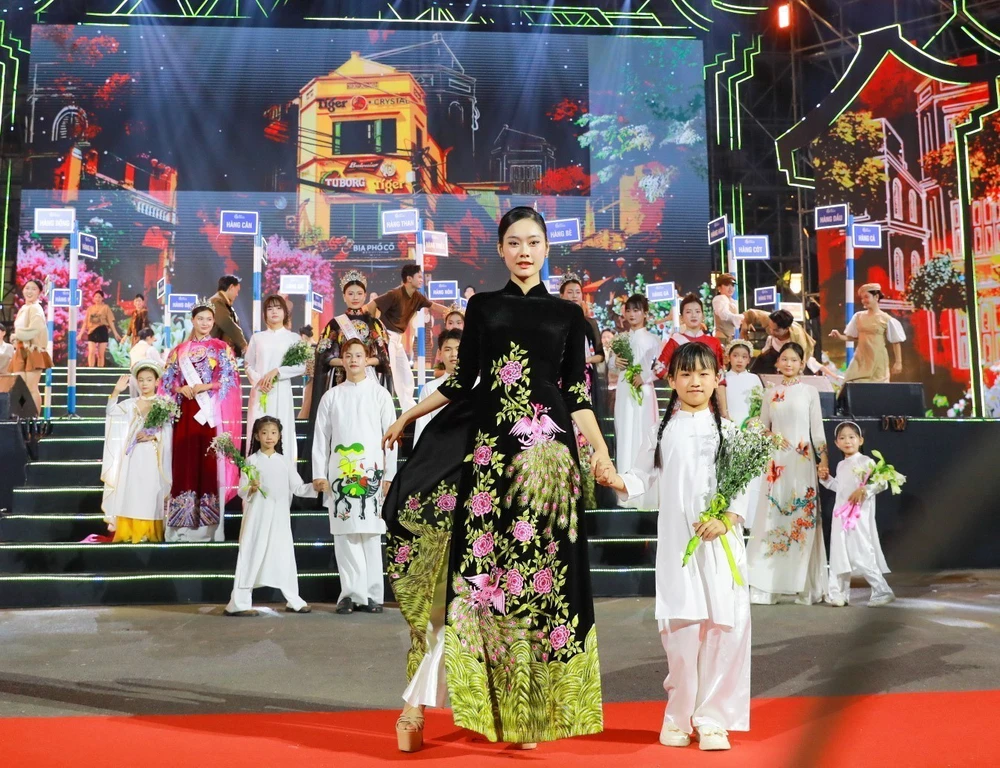 Bế mạc Festival Thăng Long - Hà Nội 2025 - Ảnh 6. Bế mạc Festival Thăng Long - Hà Nội 2025 - Ảnh 6.