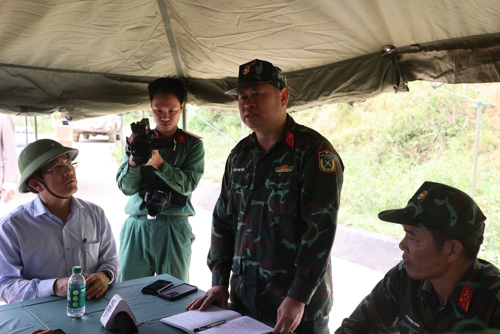 Thời tiết diễn biến phức tạp, Đà Nẵng tiếp tục di dời dân khỏi vùng nguy hiểm - Ảnh 2. Thời tiết diễn biến phức tạp, Đà Nẵng tiếp tục di dời dân khỏi vùng nguy hiểm - Ảnh 2.