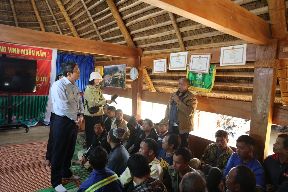 Thời tiết diễn biến phức tạp, Đà Nẵng tiếp tục di dời dân khỏi vùng nguy hiểm - Ảnh 1. Thời tiết diễn biến phức tạp, Đà Nẵng tiếp tục di dời dân khỏi vùng nguy hiểm - Ảnh 1.