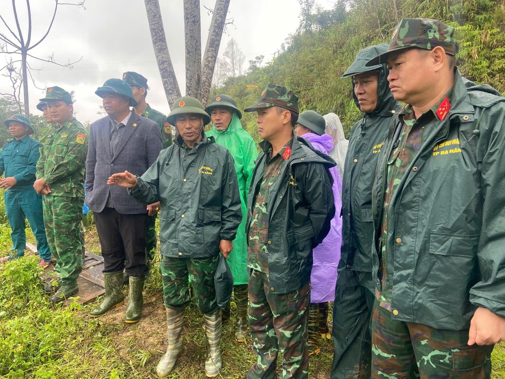 Thời tiết diễn biến phức tạp, Đà Nẵng tiếp tục di dời dân khỏi vùng nguy hiểm - Ảnh 3. Thời tiết diễn biến phức tạp, Đà Nẵng tiếp tục di dời dân khỏi vùng nguy hiểm - Ảnh 3.