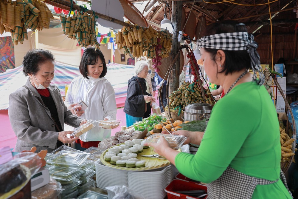 Festival làng nghề quốc tế 2025 thu hút khách du lịch - Ảnh 11. Festival làng nghề quốc tế 2025 thu hút khách du lịch - Ảnh 11.