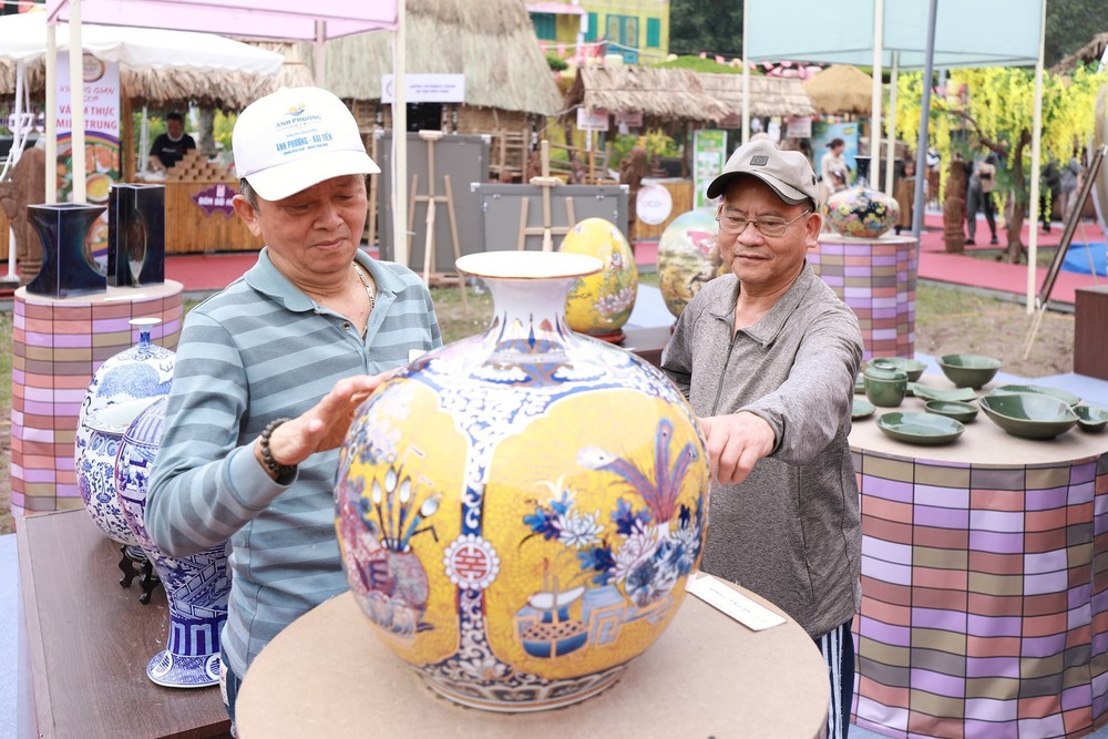 Festival làng nghề quốc tế 2025 thu hút khách du lịch - Ảnh 12. Festival làng nghề quốc tế 2025 thu hút khách du lịch - Ảnh 12.