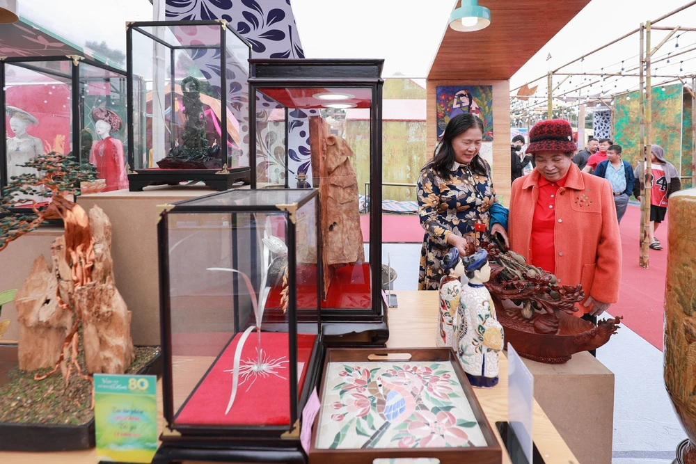 Festival làng nghề quốc tế 2025 thu hút khách du lịch - Ảnh 10. Festival làng nghề quốc tế 2025 thu hút khách du lịch - Ảnh 10.