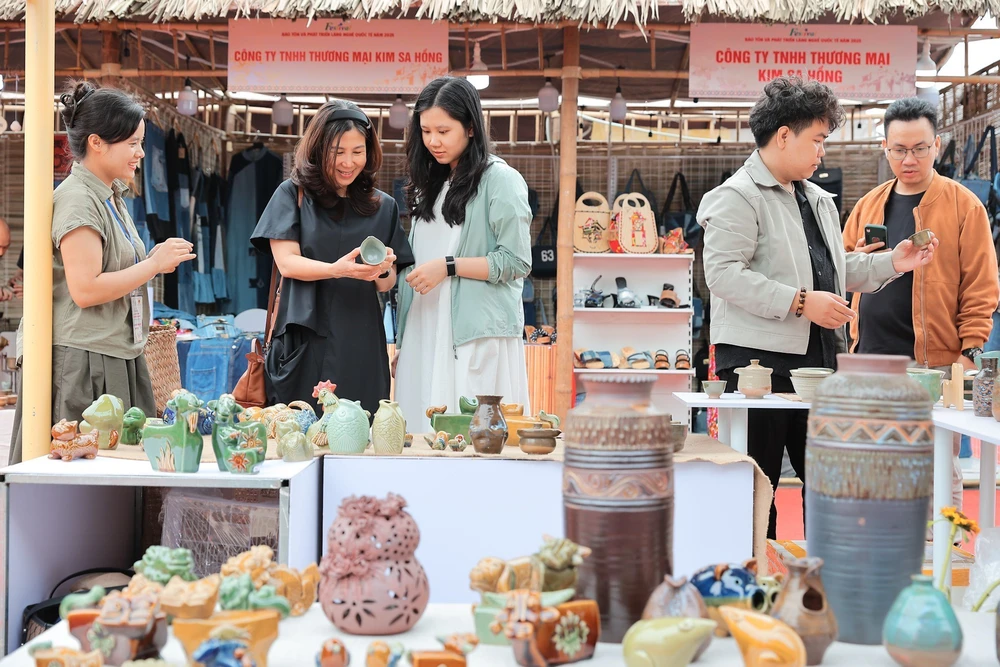 Festival làng nghề quốc tế 2025 thu hút khách du lịch - Ảnh 8. Festival làng nghề quốc tế 2025 thu hút khách du lịch - Ảnh 8.