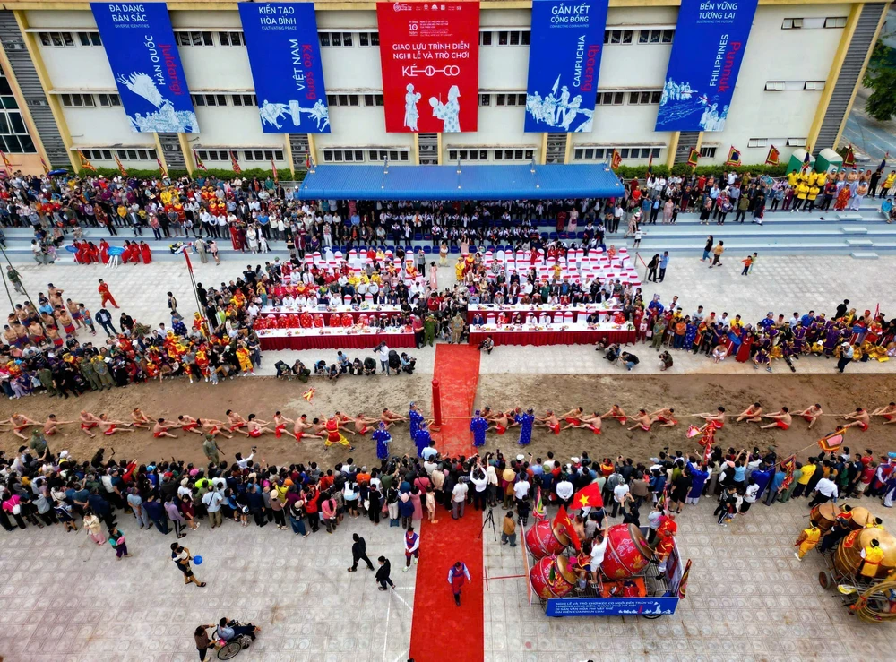 Giao lưu trình diễn Nghi lễ, trò chơi kéo co - Di sản Thế giới được UNESCO công nhận - Ảnh 7. Giao lưu trình diễn Nghi lễ, trò chơi kéo co - Di sản Thế giới được UNESCO công nhận - Ảnh 7.