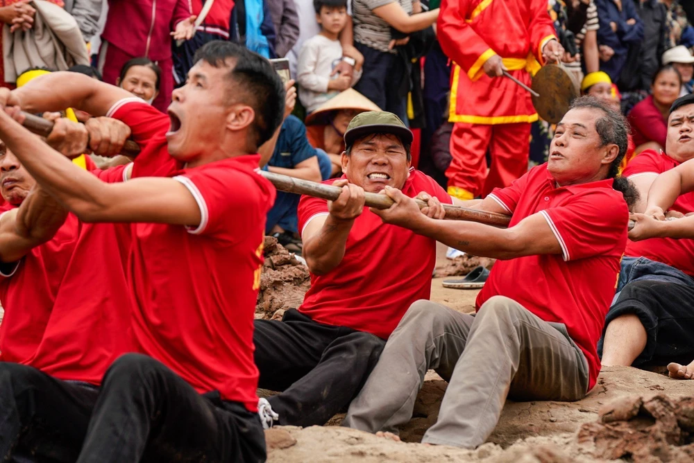 Giao lưu trình diễn Nghi lễ, trò chơi kéo co - Di sản Thế giới được UNESCO công nhận - Ảnh 3. Giao lưu trình diễn Nghi lễ, trò chơi kéo co - Di sản Thế giới được UNESCO công nhận - Ảnh 3.
